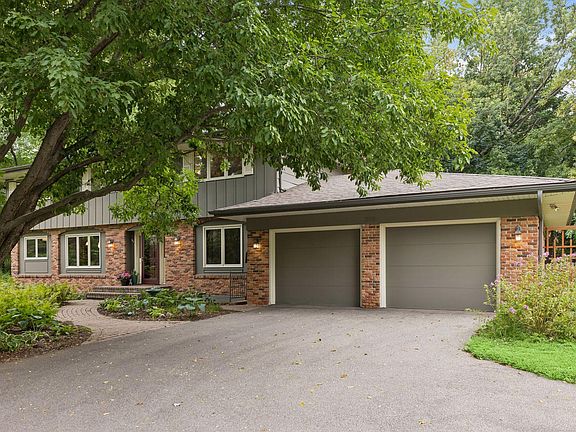 2nd image of 265 Oakwood Rd