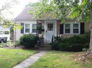 17 Henry Ave, Nazareth, PA 18064