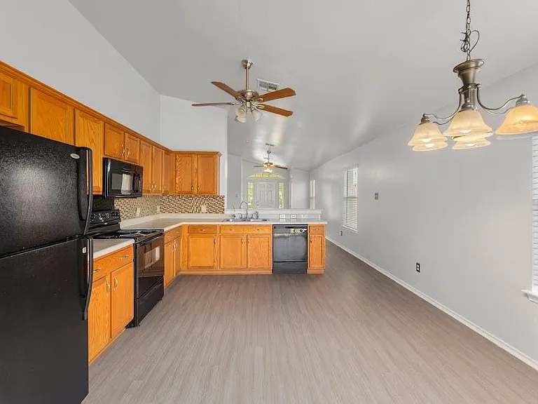 12816 Dwight Eisenhower St — Photo 12
