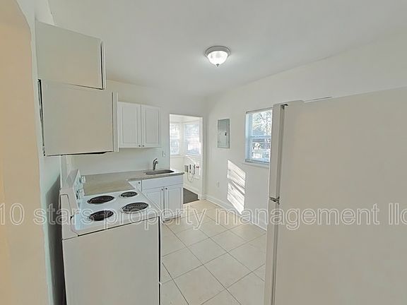 5th image of 725 21st Ave S APT B