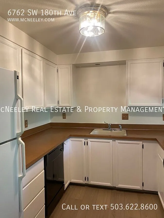 Spacious Beaverton Townhouse! — Photo 4