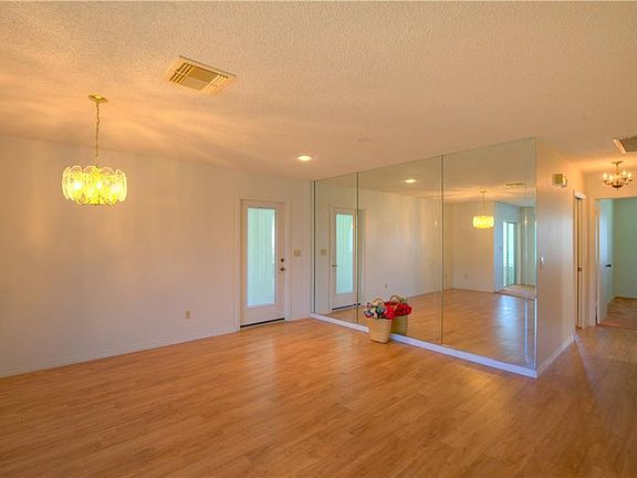 3rd image of 145 Glendower Cir #0