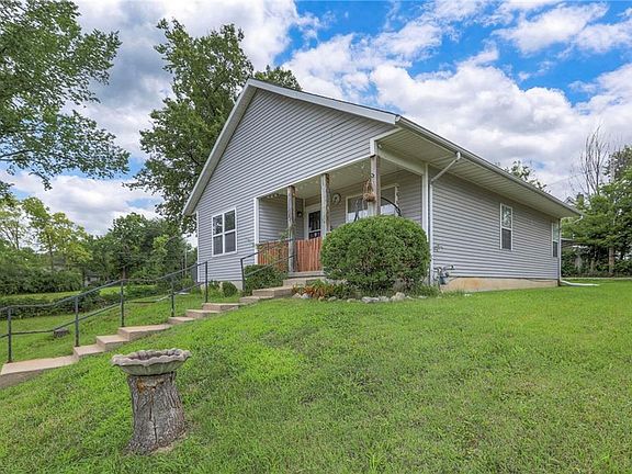 2nd image of 3705 Woodland Ave