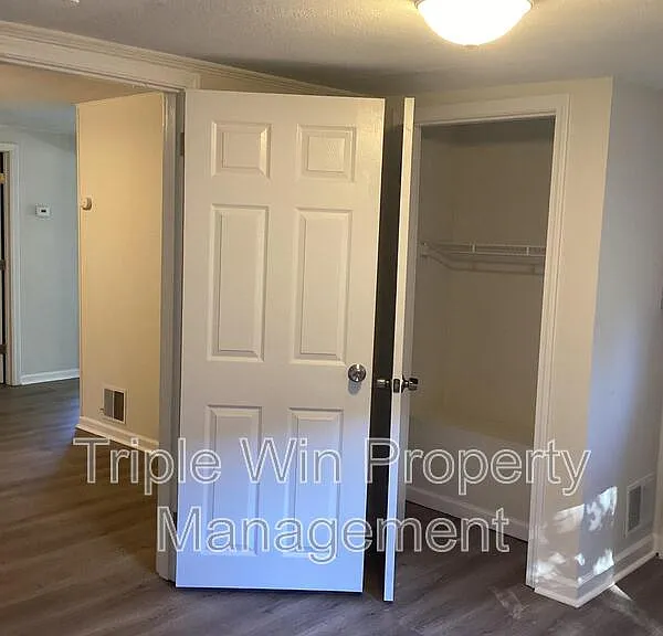 535 S Adams St — Photo 22