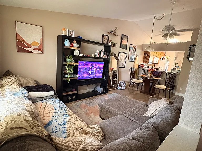 120 Reserve Cir #212 — Photo 2