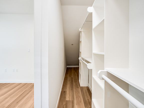 4th image of 1345 Seward St #3