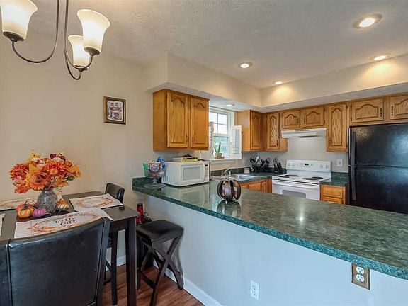 4th image of 324 Silver Creek Way