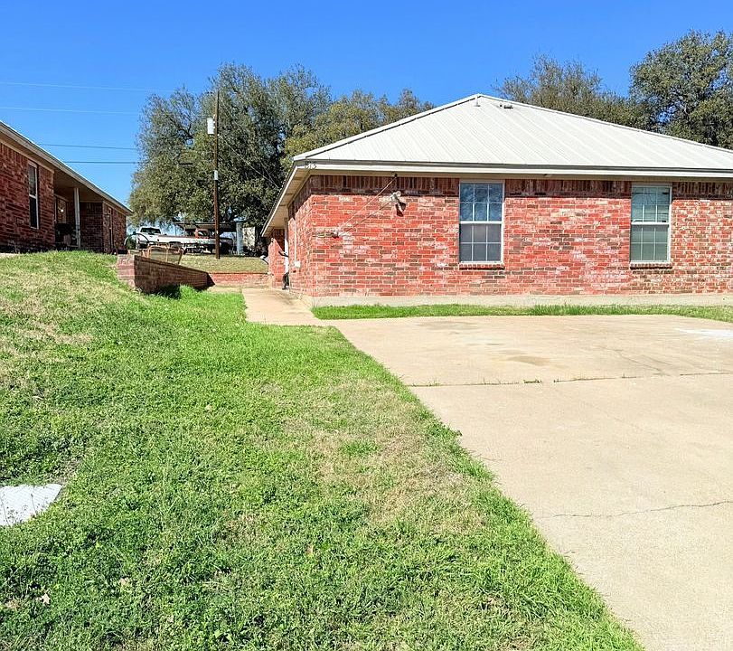 1st image of 813 E Avenue I APT B