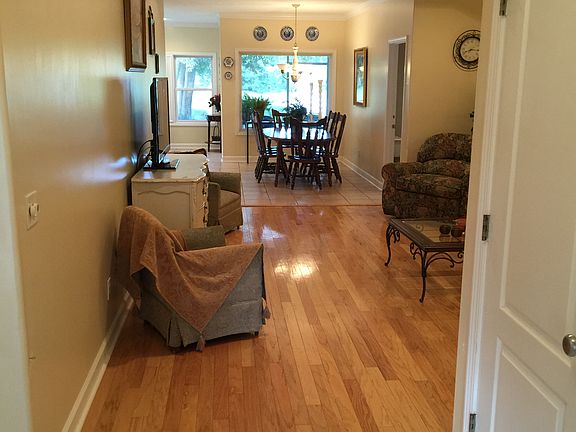 Laminate/Tile Floors