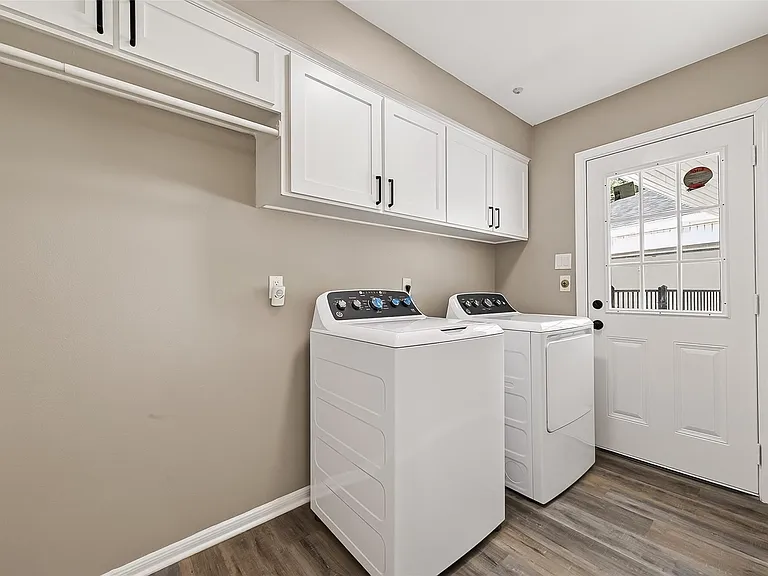 919 Longview Dr — Photo 15