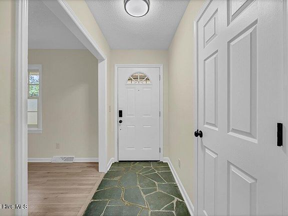 5th image of 521 Baytree Road