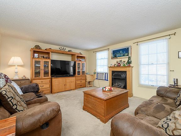 4th image of 33 Compass Ln