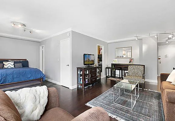 2nd image of 144 E 84th St APT 8H