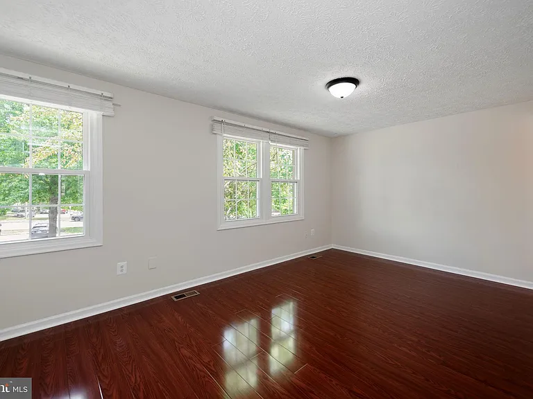 6324 Lightburn Ct — Photo 15