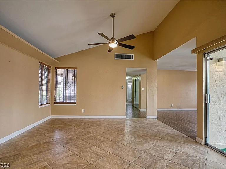 3956 Clear View Dr — Photo 7