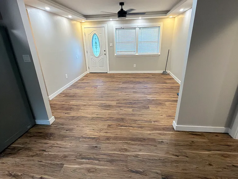 5621 Graymont Ln — Photo 8