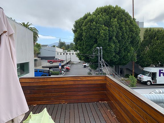 5th image of 979 Johnson Ave