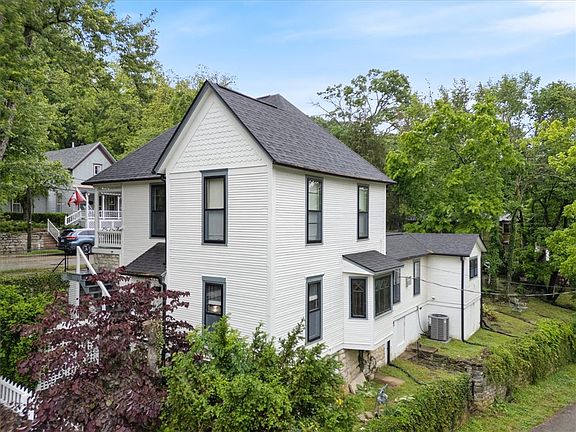 3rd image of 233 Spring St
