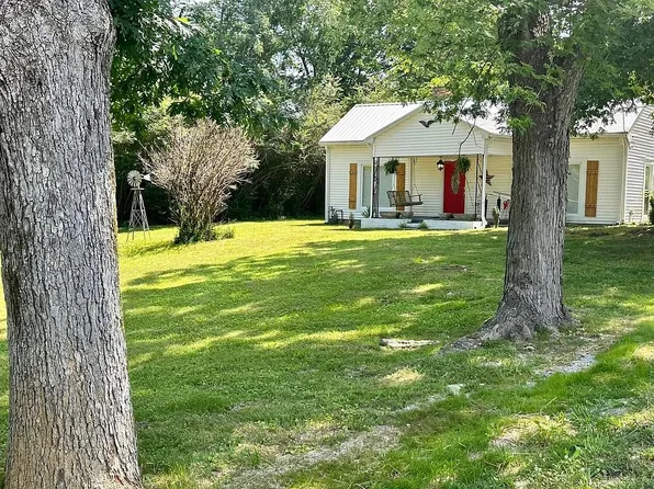 1206 Highway 100, Centerville, TN 37033