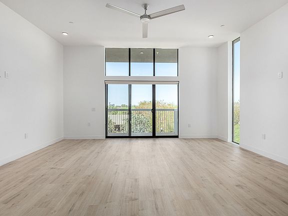 3rd image of 531 E Willetta St #202