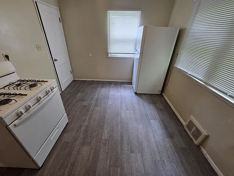 1524 W Kettelle St — Photo 12