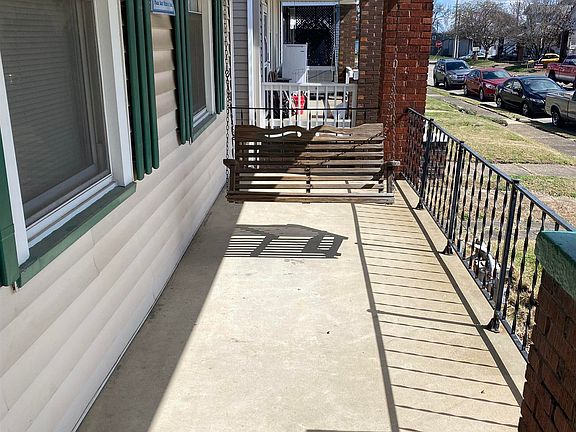 4th image of 710 Reis Ave