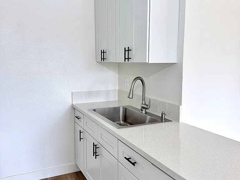 12521 Saticoy St #4 — Photo 10