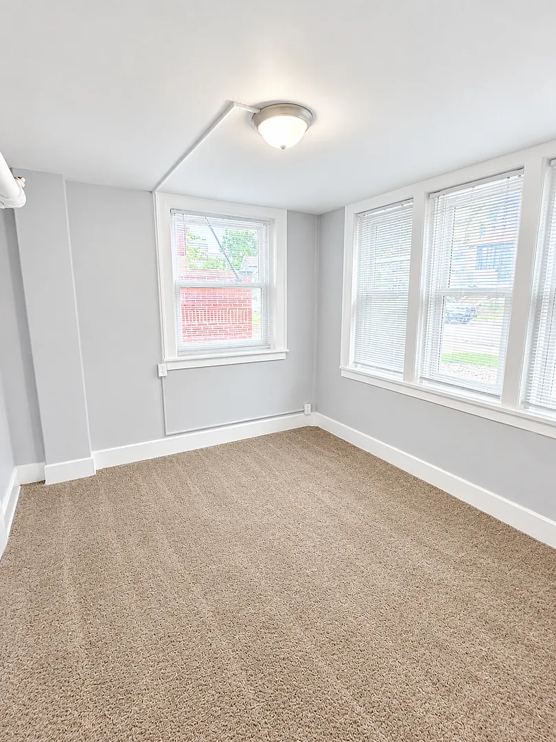 Monticello Apartments (520 S. 31st St.) — Photo 4