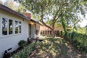 3rd image of 404 Elmwood Dr