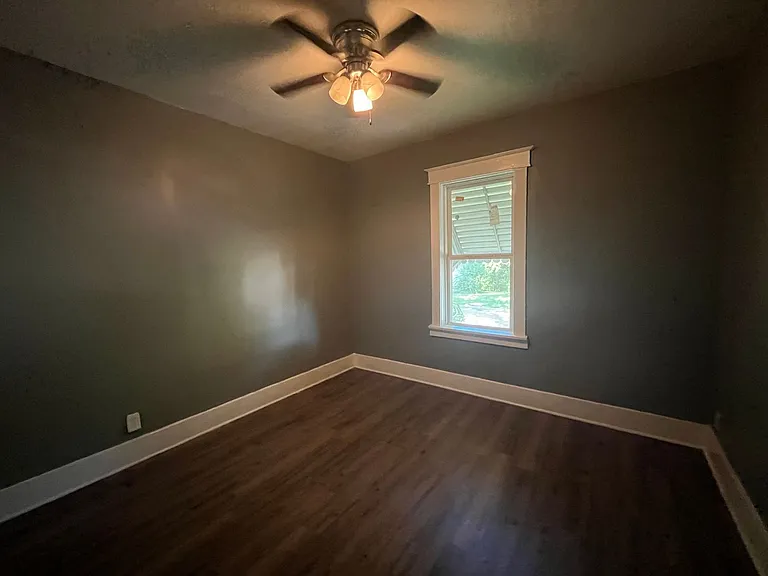 306 Lampert St — Photo 4