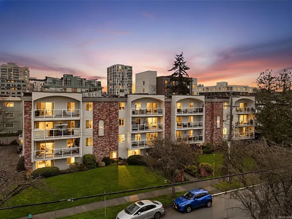1040 Rockland Ave #206, Victoria, BC V8V 3H5