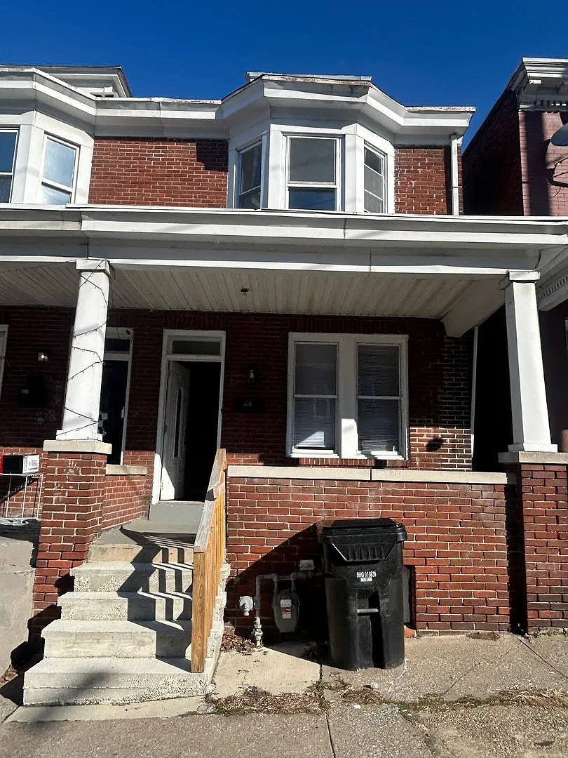 Beautiful 3 Bedroom Home in Harrisburg! — Photo 1