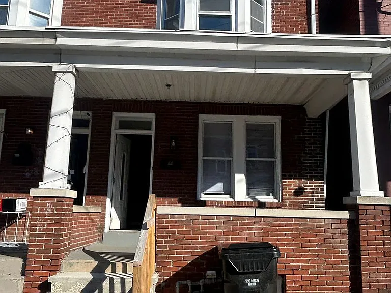 320 Maclay St — Photo 1