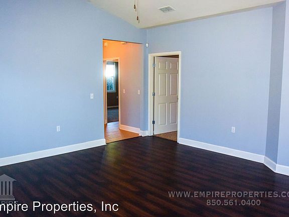 5th image of 815 Brooke Manor Dr