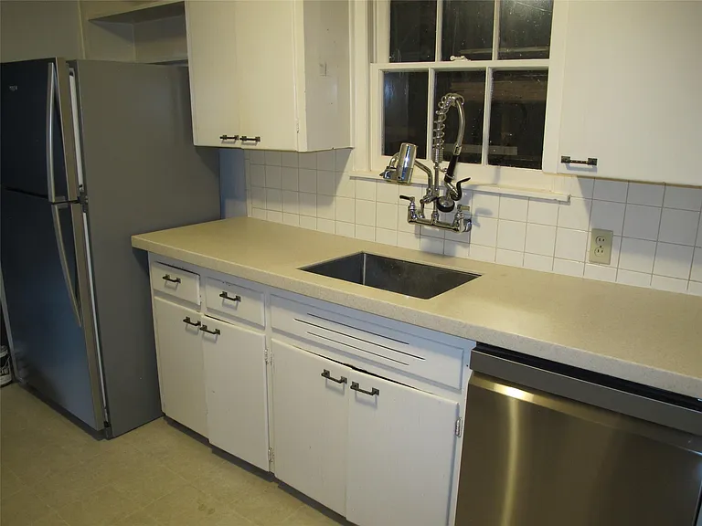 7 Scott Cres — Photo 3