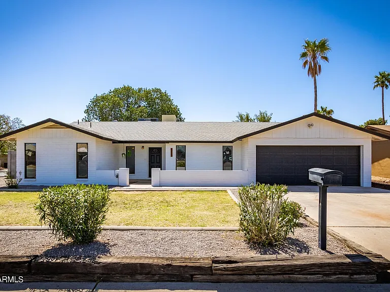 855 E Viola St — Photo 39