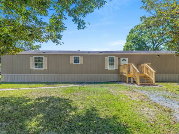 1207 Yoakum St, Elton, LA 70532