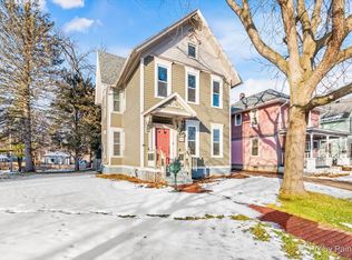 218 Lovell St, Elgin, IL 60120