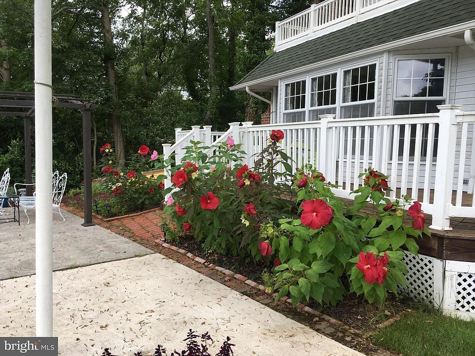 1st image of 78 Woodbury Dr