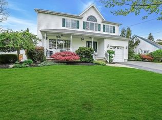 325 Brendan Ave, Massapequa Park, NY 11762