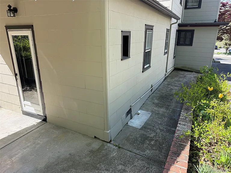 805 Main St — Photo 9