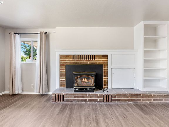 5th image of 207 E Court St