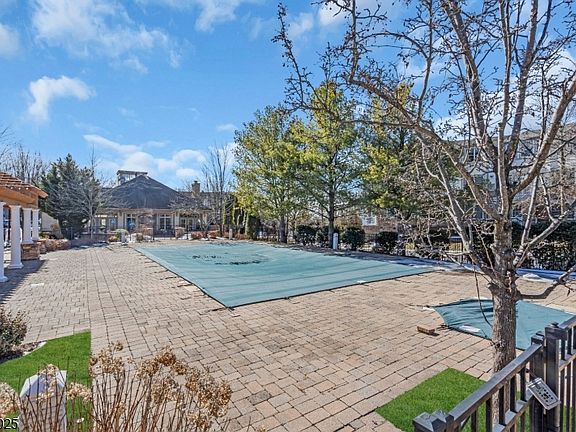 4th image of 268 Victoria Dr