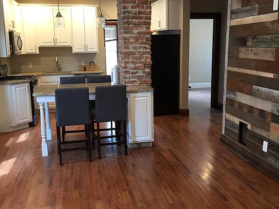 2nd image of 180 Oxford Ave