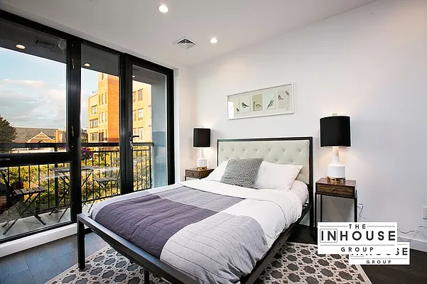 Sold by The In House Group | media 8