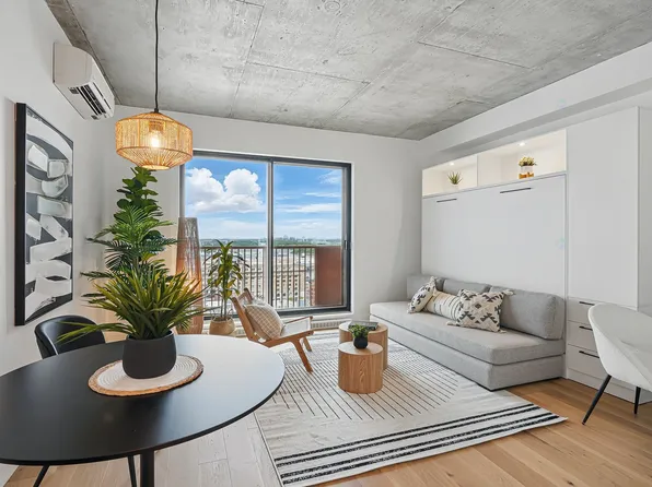 245 Boulevard Robert Bourassa #2207, Montreal, QC H3C 1A4