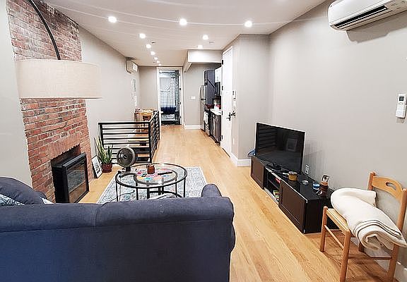 4th image of 1087 Gates Ave #1L