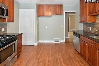 5th image of 31108 Carlton Dr