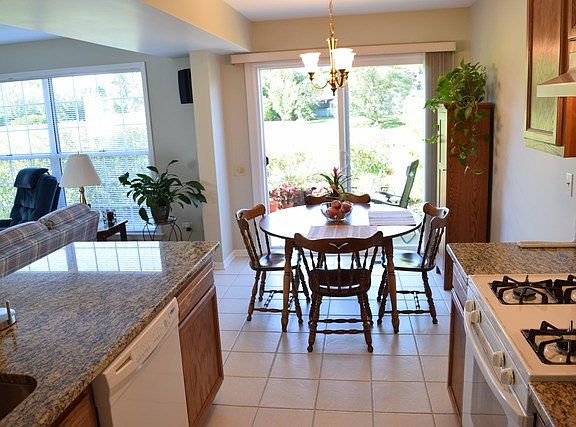 5th image of 250 E Shagbark Ln