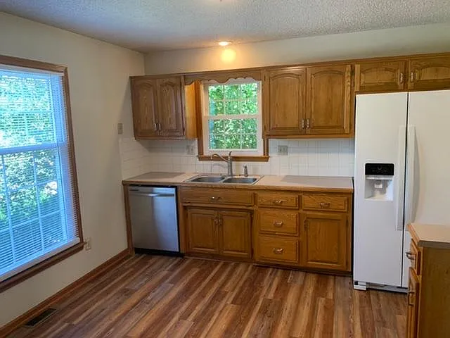 3 bed, 2.5 bath, 1650 sqft, $2,200 — Photo 4